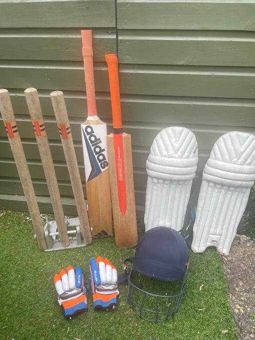  — Junior cricket set