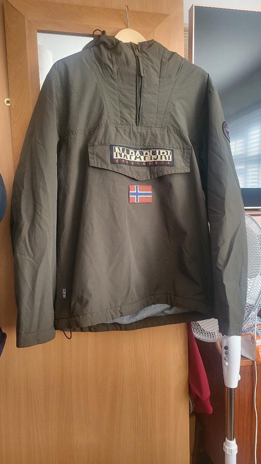  — mens large napapijri coat