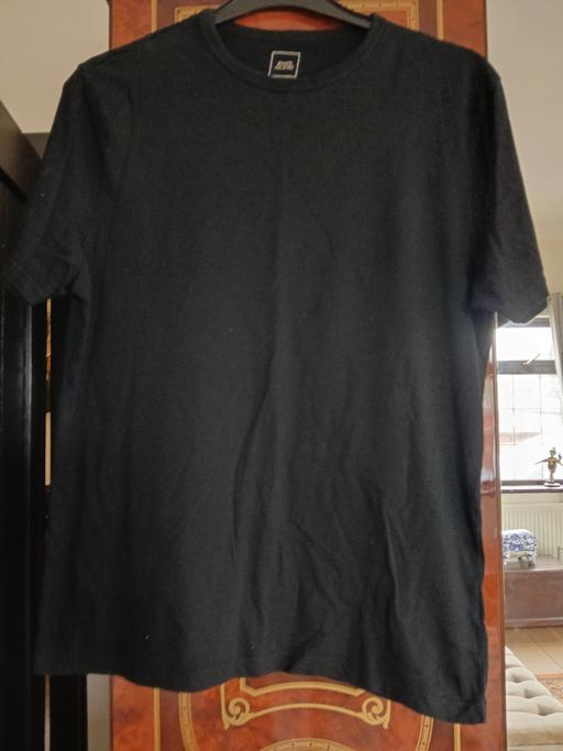  — river island black men's med