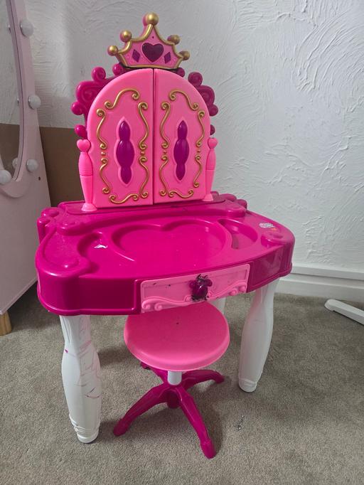  — girls dresser and stool