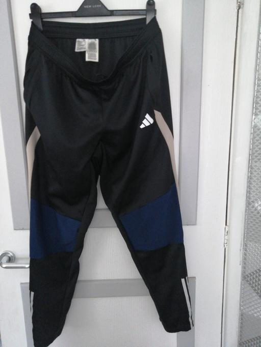  — Men's size *XL*