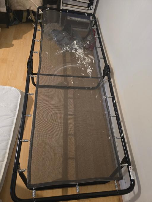  — foldable single bed