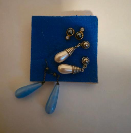  — Vintage style earrings