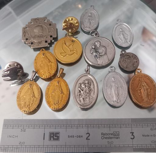  — Collection of vintage religious pendants