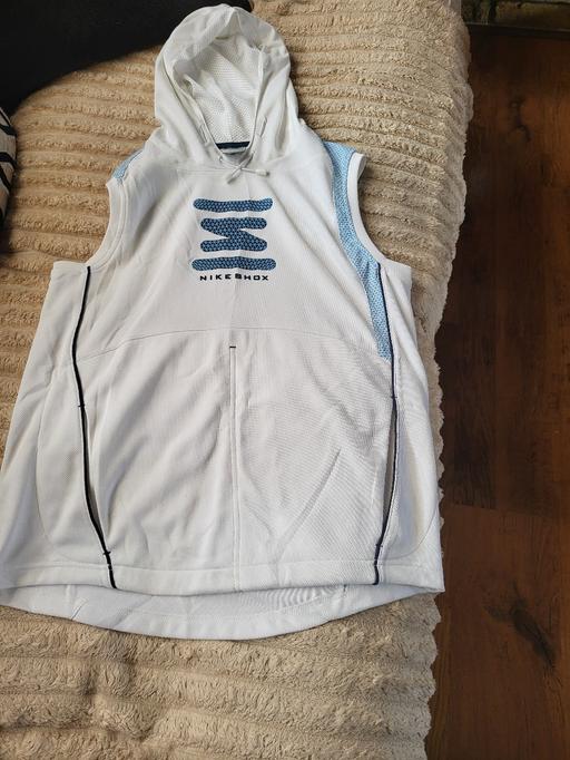  — Nike shirt hoodie