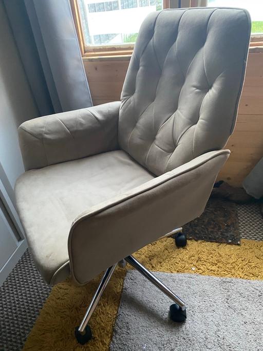  — Computer Chair