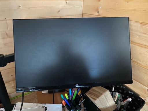  — 2 x HP Monitors with Stand