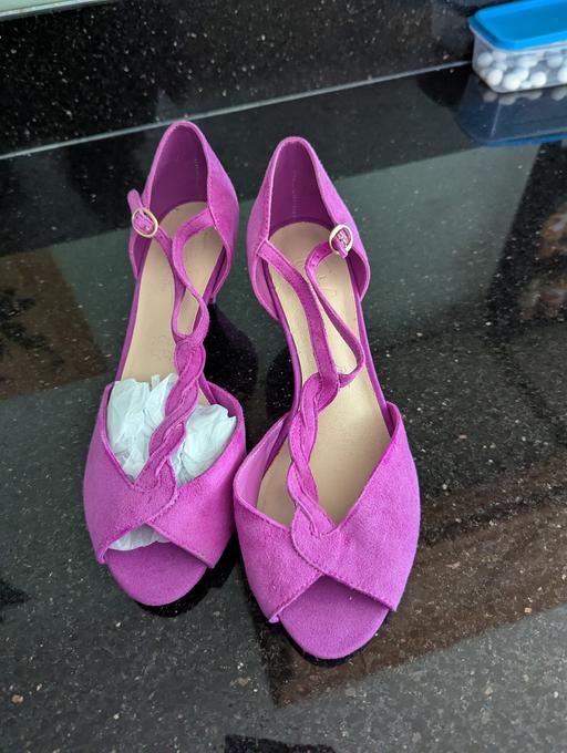  — NEW LOVEGLOVE (M& S) OPEN TOE SHOES 5 1/2 WID