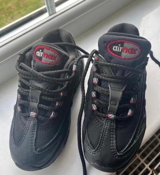  — Boys Nike trainers size 10