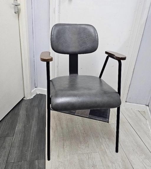  — Santino Living Room Leather Chair