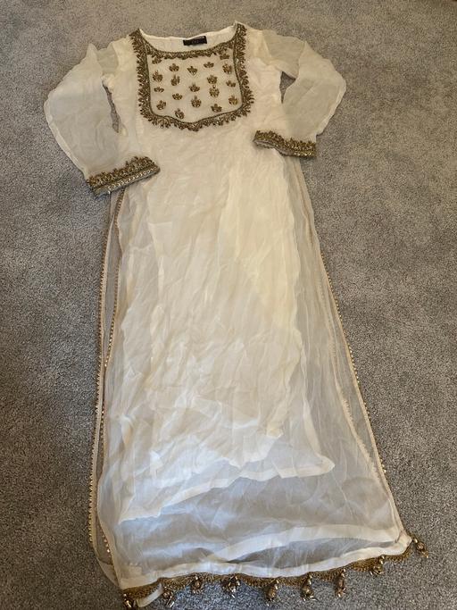  — Ladies Asian Pakistani Suit