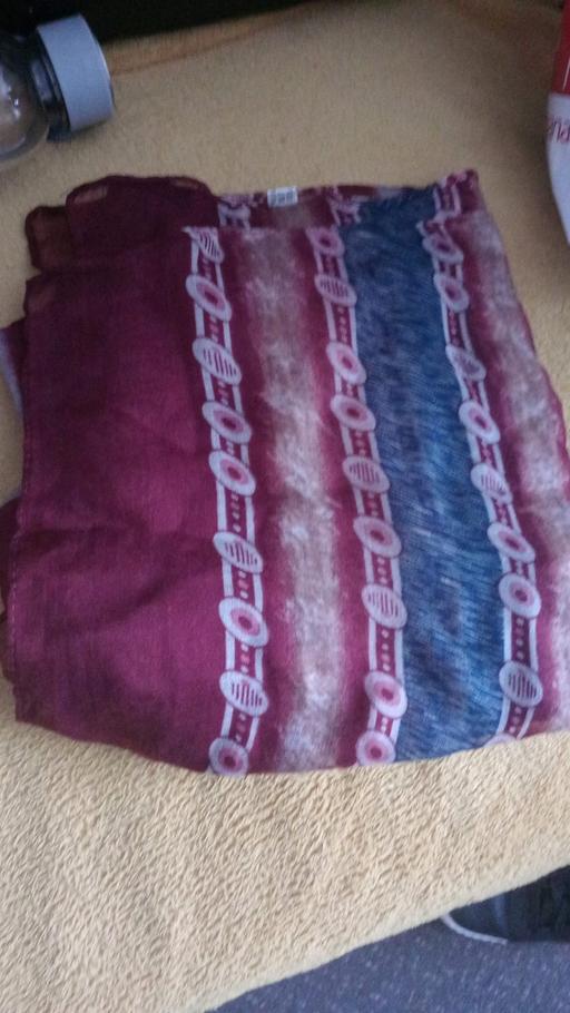  — scarf