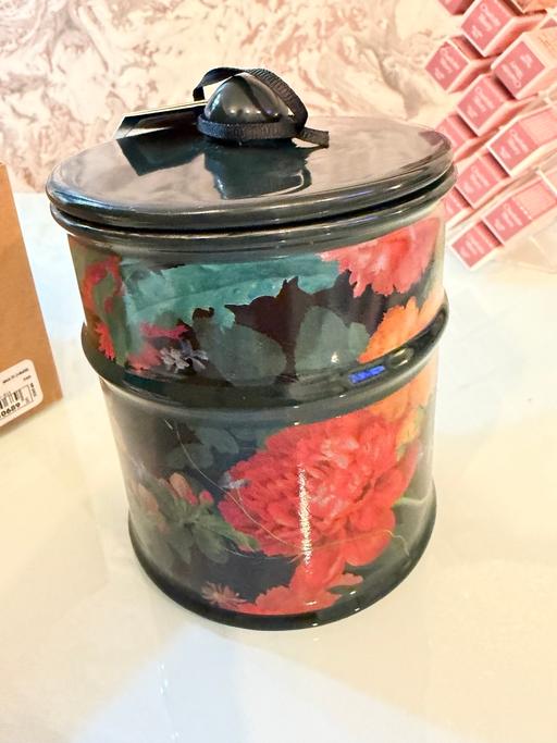  — Posh candle