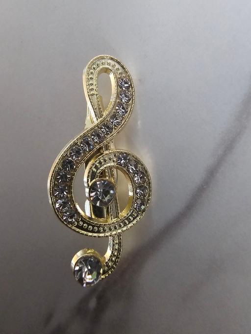  — brooch musical note