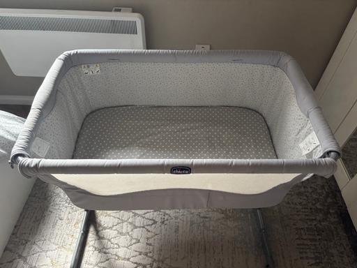  — Chicco Next2Me Essential Bedside Crib