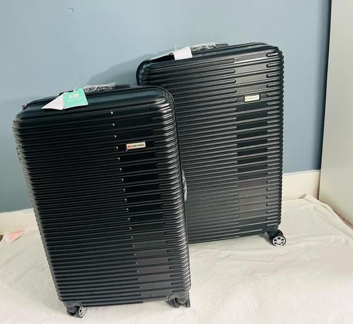  — Luggage Set - 5 piece Hard-side spinner