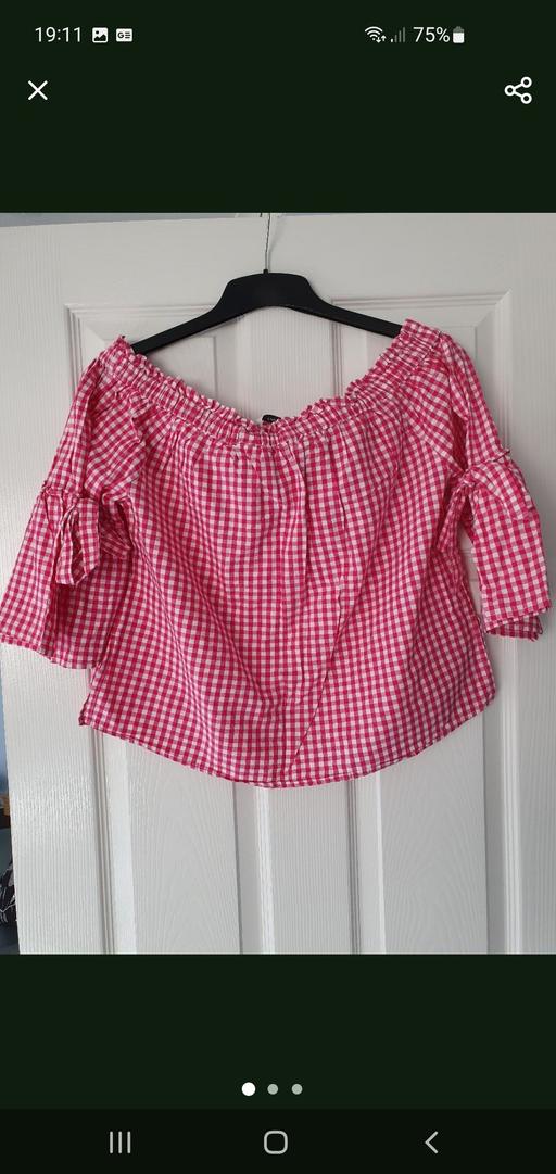  — ladies gingham top