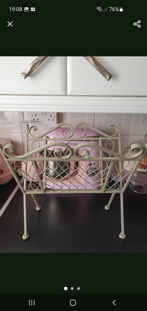  — vintage magazine rack
