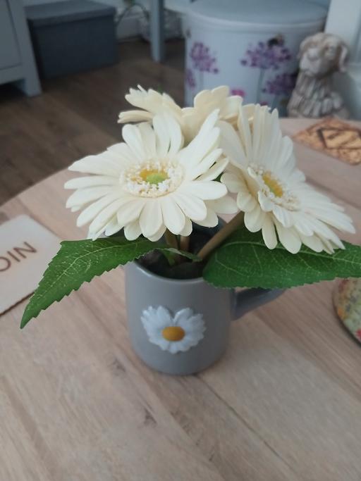  — Artificial Flowers/Pot Good Con