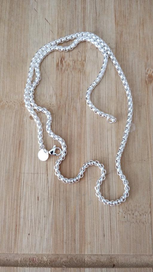  — Silver Hallmark Box Necklace.
