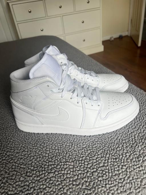  — White Nike Air Jordan Size 9