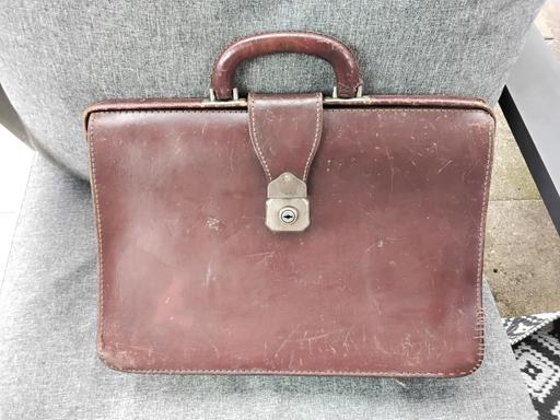  — vintage doctors / solicitors ? briefcase