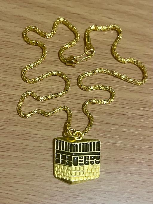  — Gold-Plated Kaaba Pendant Necklace