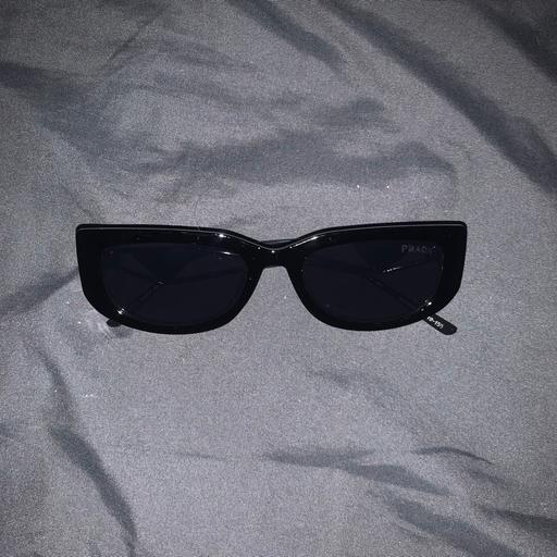  — Women’s stylish sunglasses