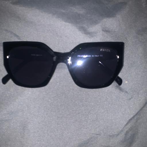  — Women’s stylish sunglasses