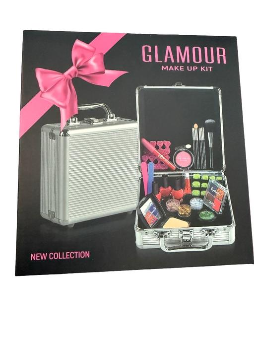  — Glamour make up kit for kids cosmetic set