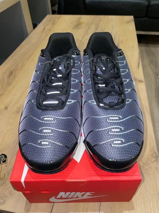  — Nike air max plus