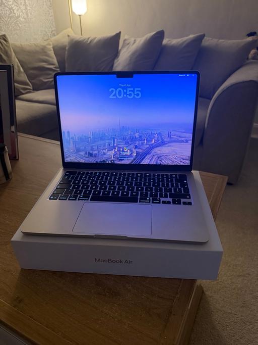  — Apple MacBook Air 13’6 2025
