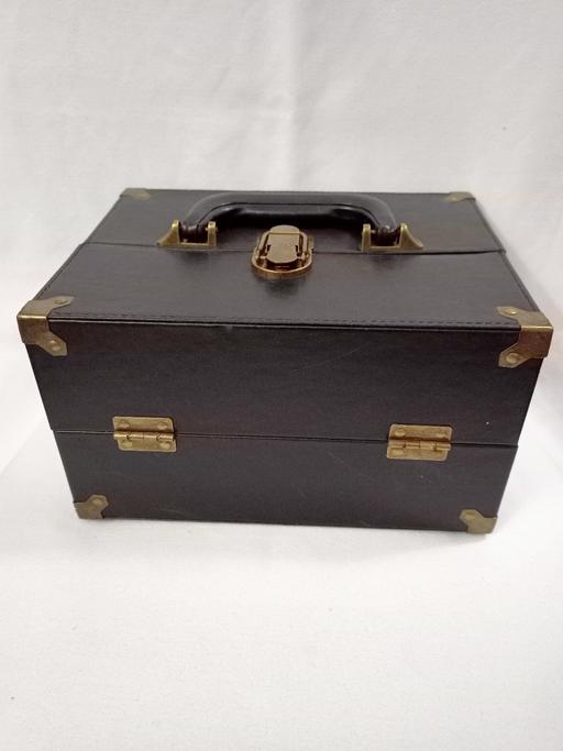  — VANITY/BEAUTY CONCERTINA CASE.