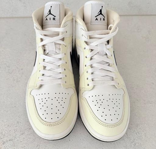  — Nike air Jordan 1 mid trainers - UK 6 - VGC