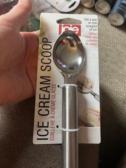  — New ice cream scoop