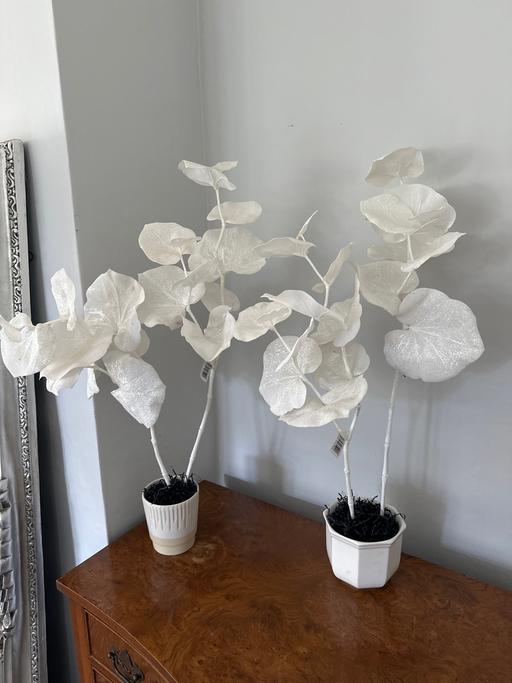  — artificial flowers