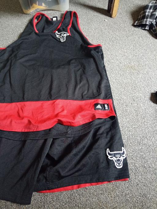  — XXL Adidas Chicago bulls vest and shorts