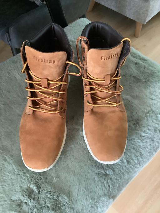  — New lightweight boots firetrap size 5
