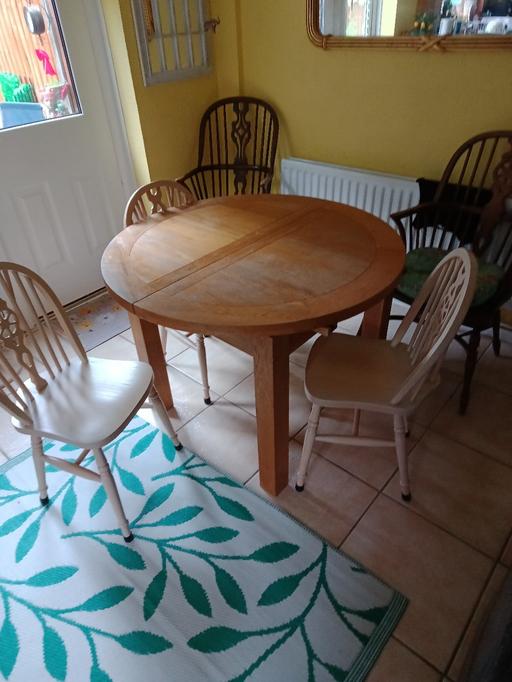  — table and 4 chairs in good condition free
