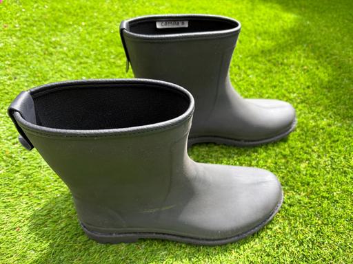  — Black woman's waterproof boots