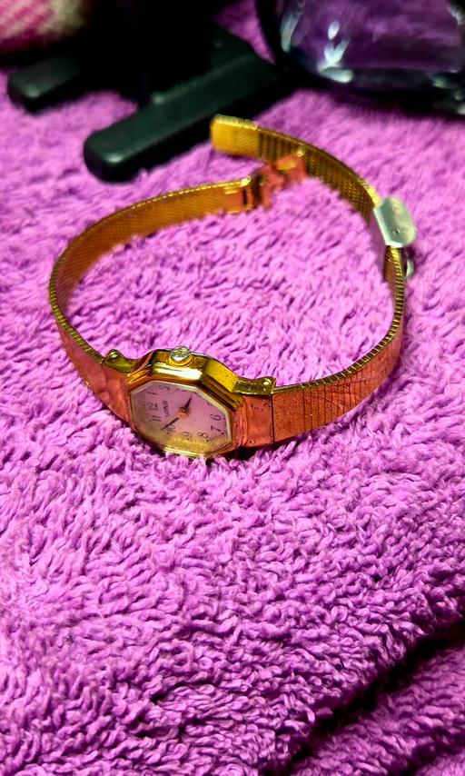  — Vintage Lorus Gold Octagonal Ladies Watch – E