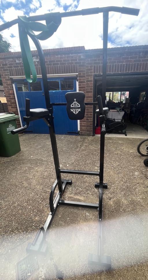  — Pull up bar, ab workout
