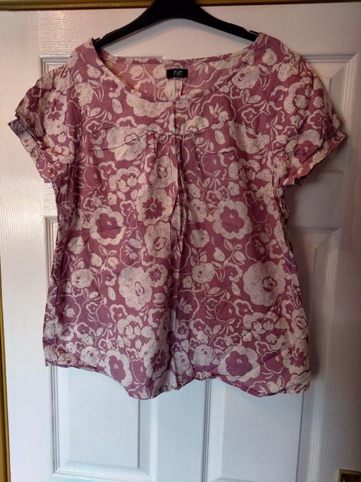  — Women's purple/white top size 18
