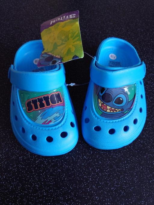  — Boys blue stitch clogs size 7/8