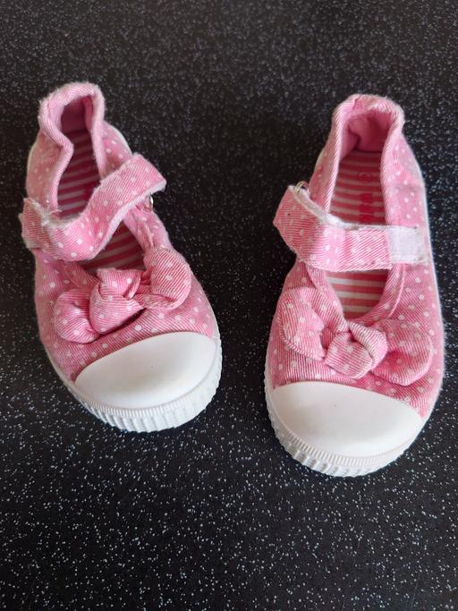  — Girls pink spotty shoes size 5