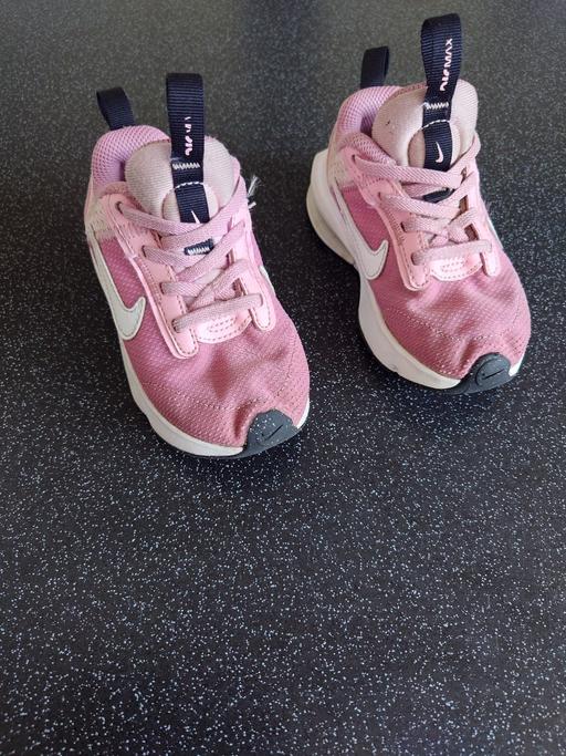  — Girls pink Nike trainers size 8.5