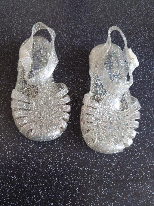  — Girls silver jelly sandals size 7