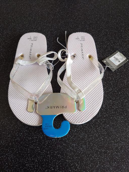  — Girls flip flops size 1