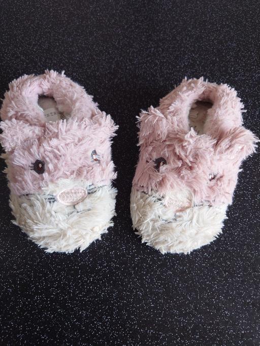  — Girls bunny slippers size 6-7