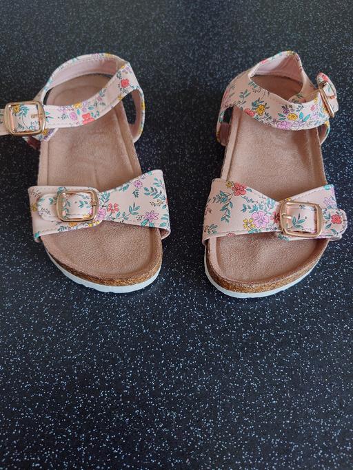  — Girls floral sandals size 8